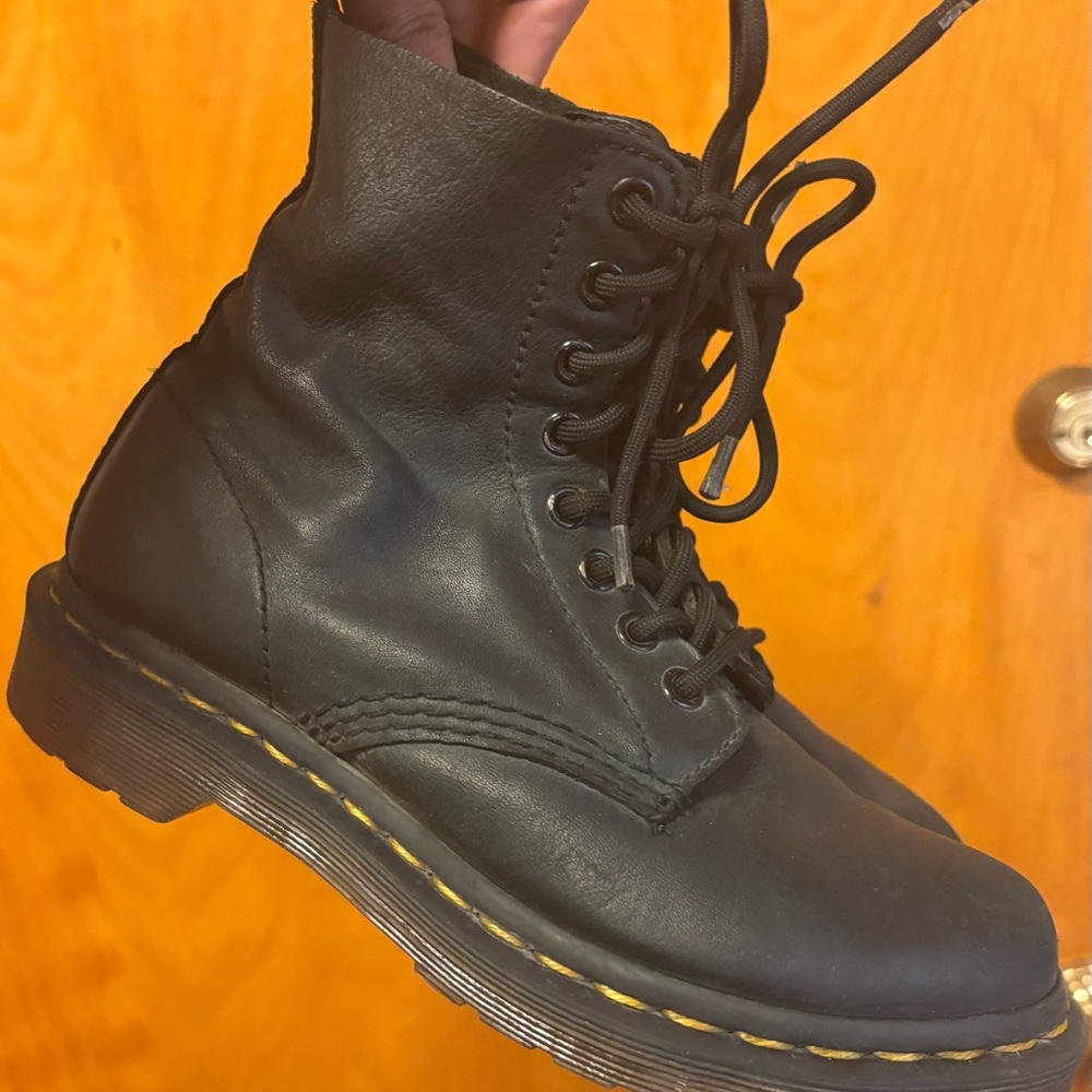 Black Lace-Up Leather Doc Martin Boots Women’s 6